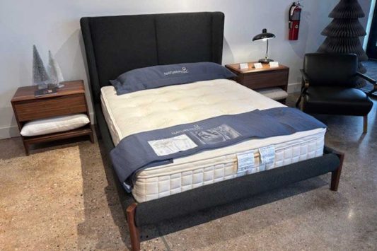 Huppe Lewis Queen Bed